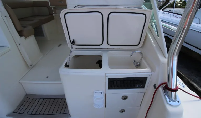 35 Scout Boats Livewell & Sink