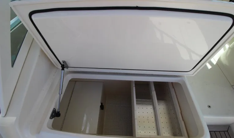 35 Scout Boats Fridge & Freezer