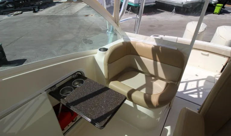 35 Scout Boats Seating w/ pop up table