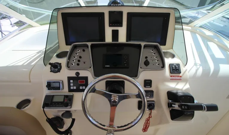 35 Scout Boats Helm & Electronics