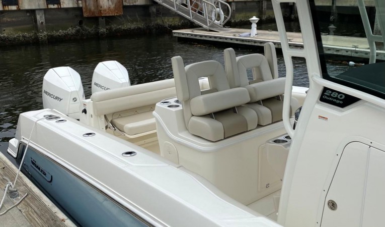 28 Boston Whaler 