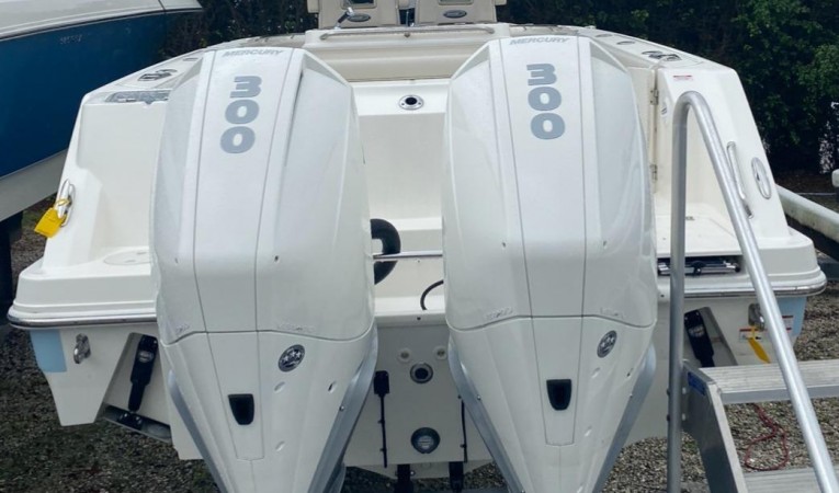 28 Boston Whaler 