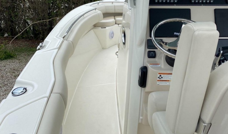 28 Boston Whaler 