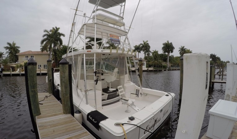 40 Luhrs Oversized Cockpit