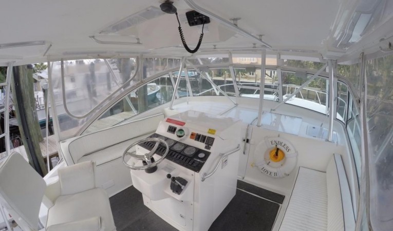 40 Luhrs Large Air Conditioned Helm