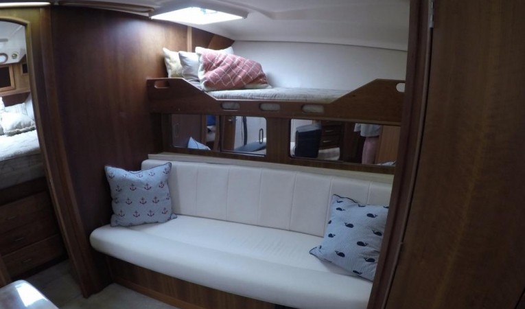 40 Luhrs Starboard Salon Seating & Bunk