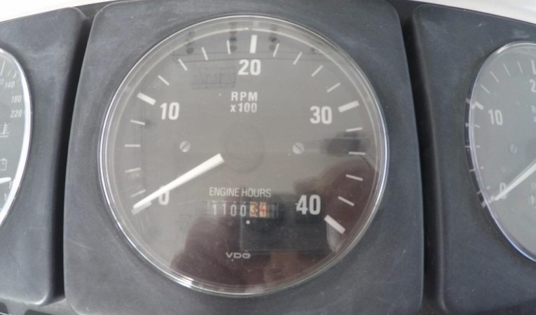40 Luhrs Port Engine Hours 1100