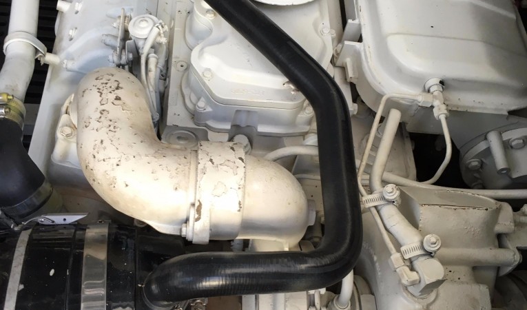 40 Luhrs Starboard Engine