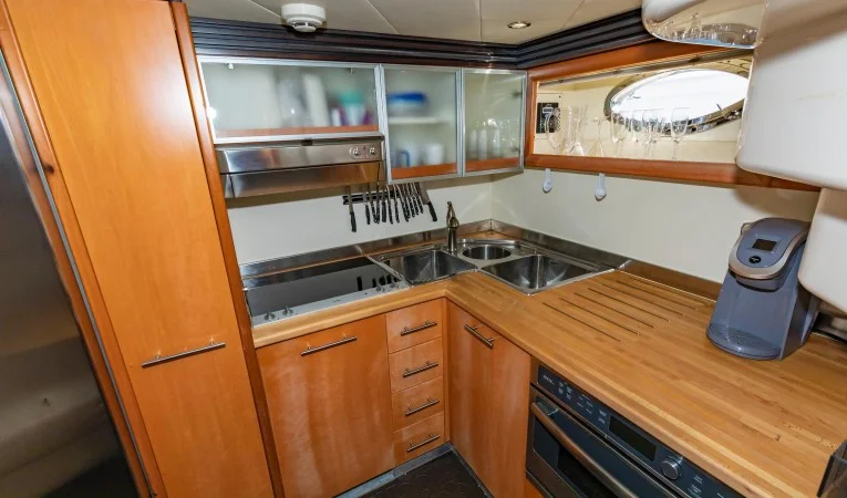 76 Pershing 