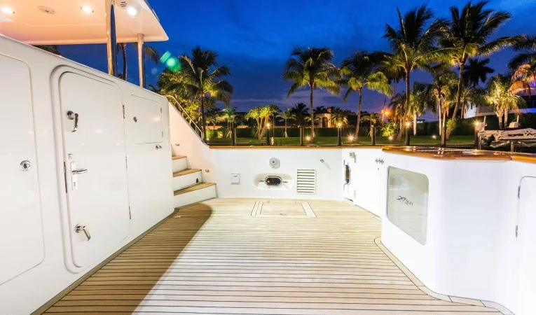 88 Outer Reef Yachts 