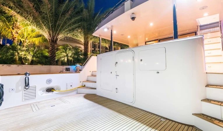 88 Outer Reef Yachts 