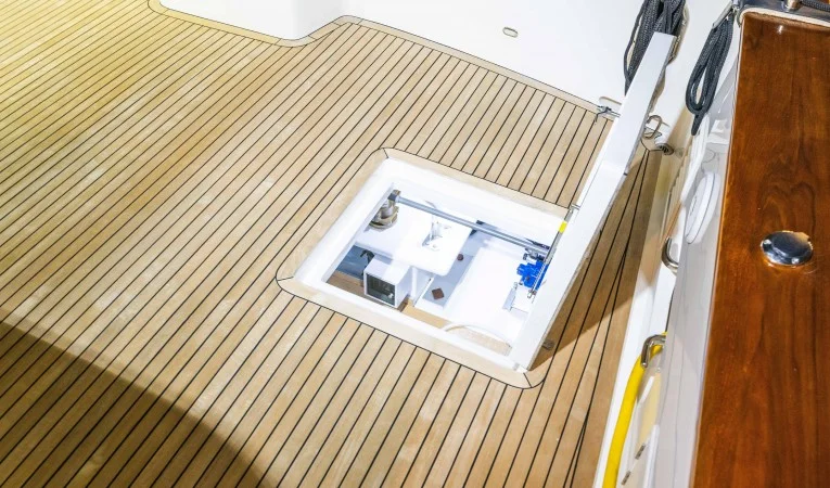 88 Outer Reef Yachts 