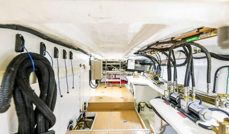 88 Outer Reef Yachts 