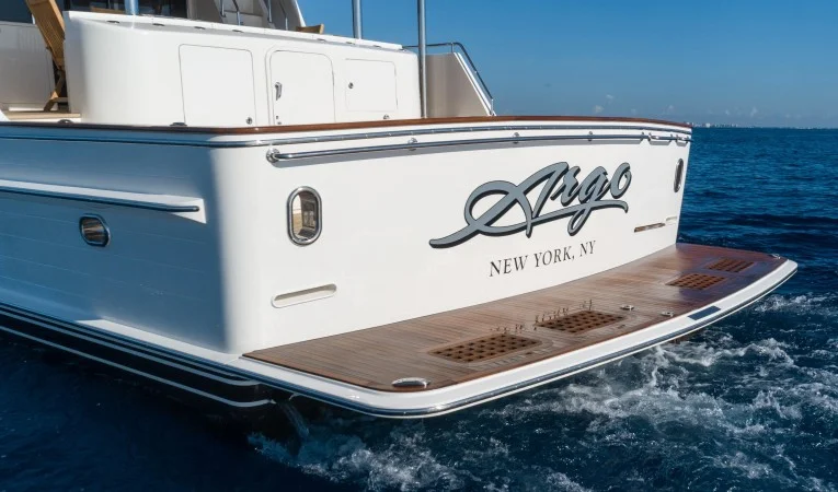 88 Outer Reef Yachts 