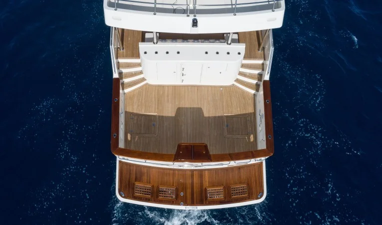 88 Outer Reef Yachts 