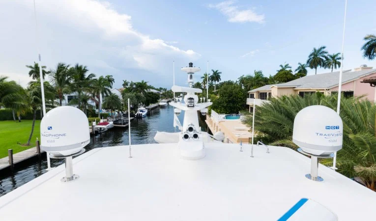 88 Outer Reef Yachts 