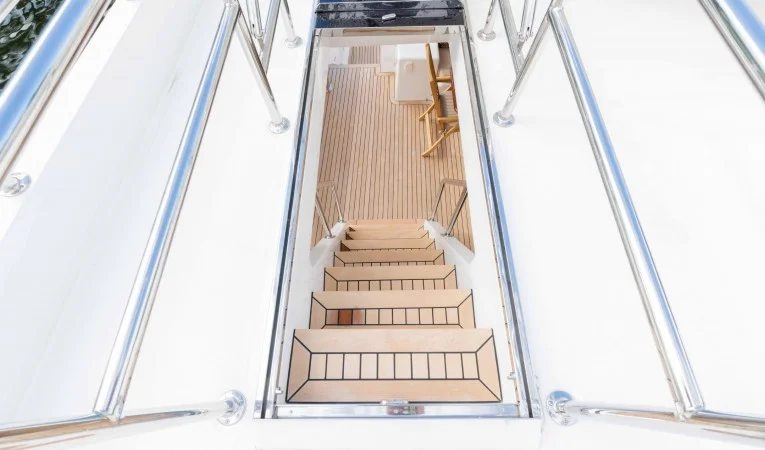 88 Outer Reef Yachts 