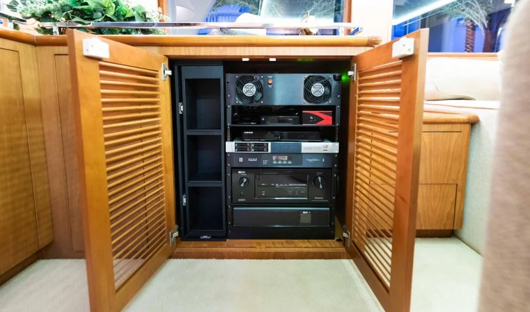 88 Outer Reef Yachts 