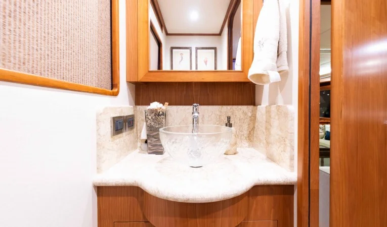 88 Outer Reef Yachts 