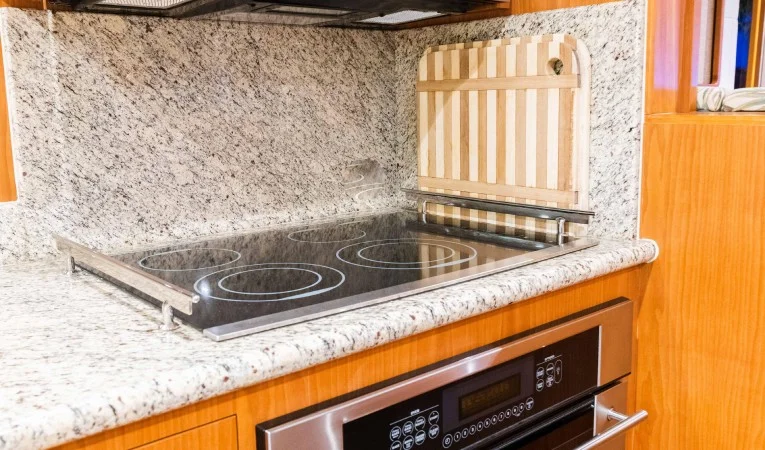 88 Outer Reef Yachts 