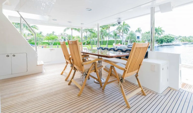 88 Outer Reef Yachts 