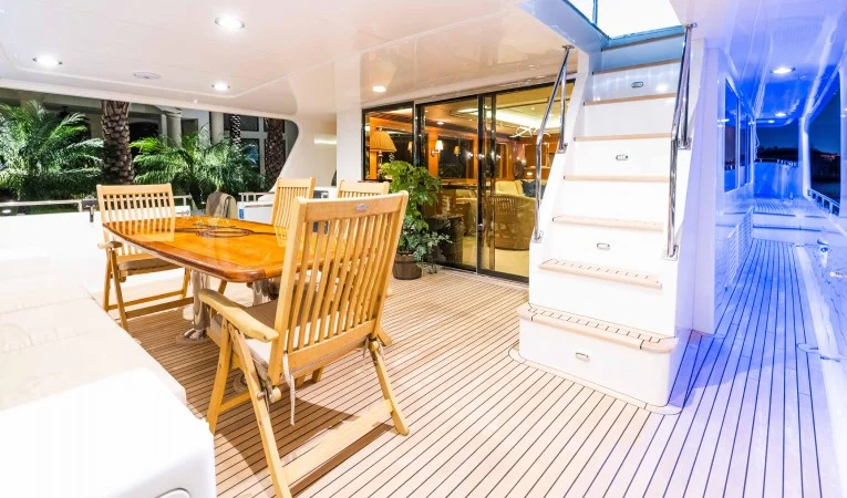 88 Outer Reef Yachts 