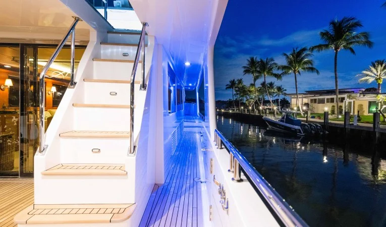 88 Outer Reef Yachts 