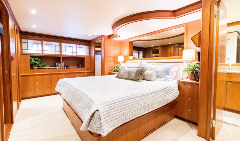 88 Outer Reef Yachts 