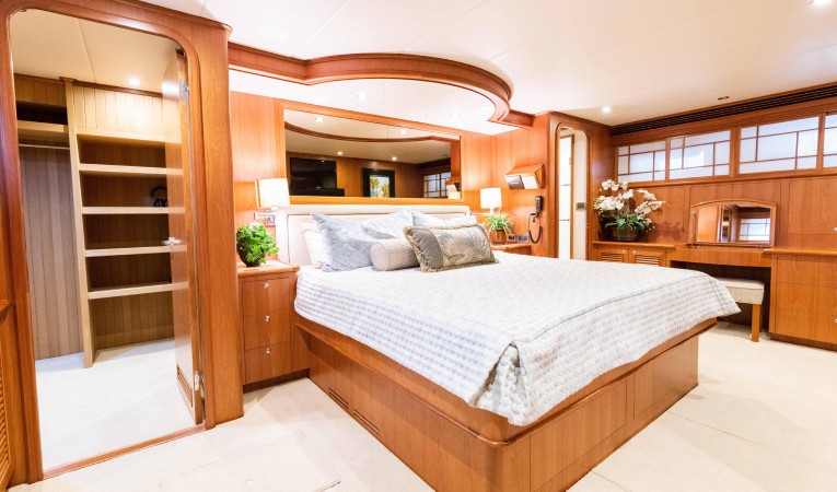 88 Outer Reef Yachts 