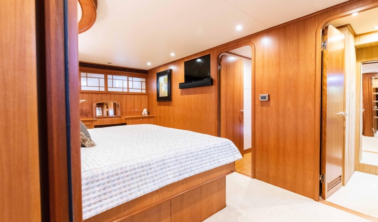 88 Outer Reef Yachts 