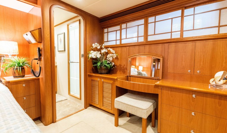 88 Outer Reef Yachts 