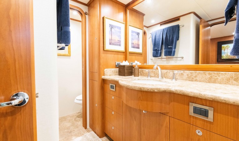 88 Outer Reef Yachts 