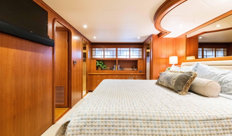 88 Outer Reef Yachts 