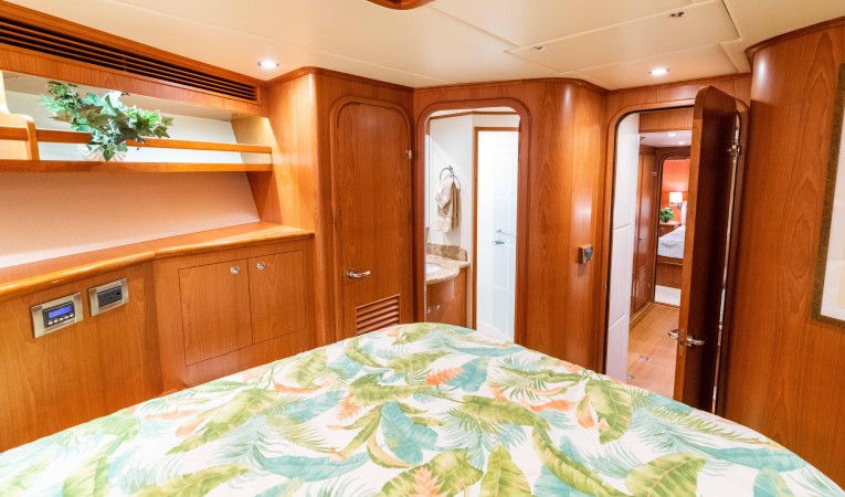 88 Outer Reef Yachts 