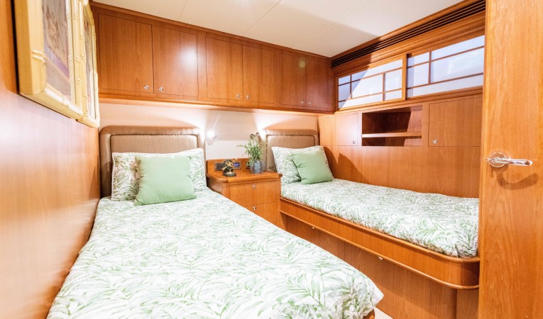 88 Outer Reef Yachts 