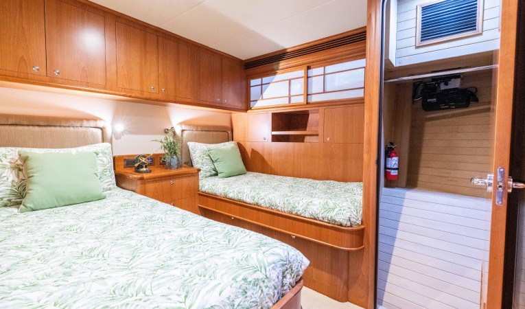 88 Outer Reef Yachts 