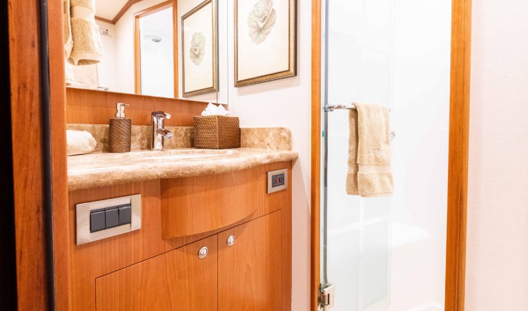 88 Outer Reef Yachts 