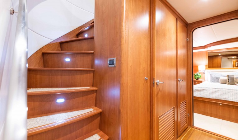 88 Outer Reef Yachts 