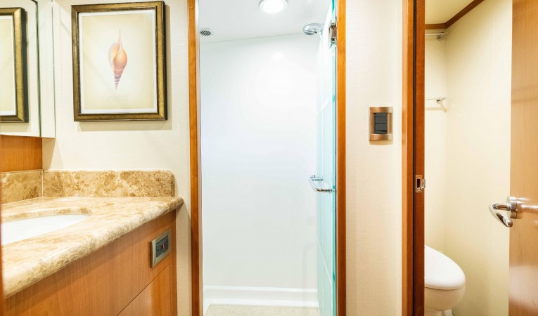 88 Outer Reef Yachts 