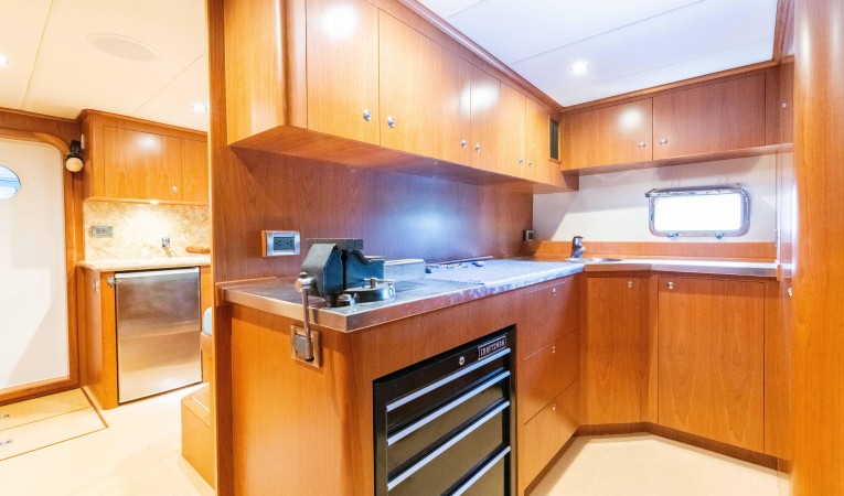 88 Outer Reef Yachts 