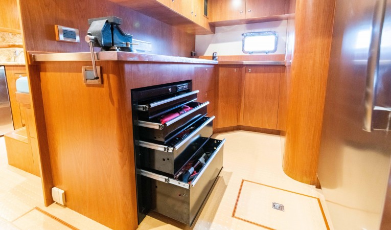 88 Outer Reef Yachts 