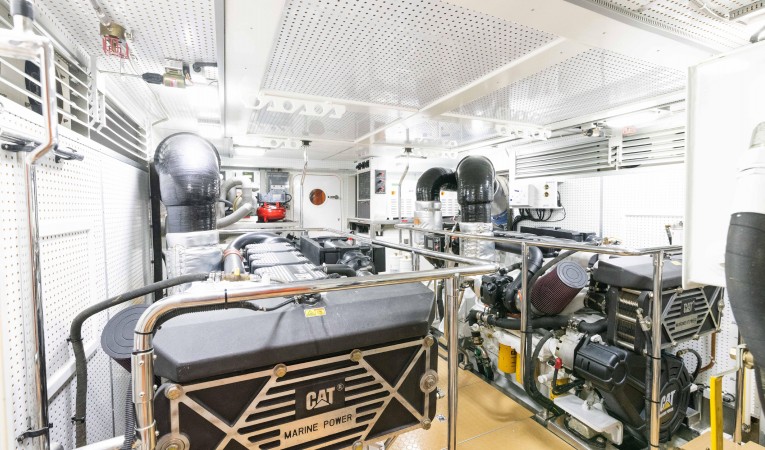 88 Outer Reef Yachts 