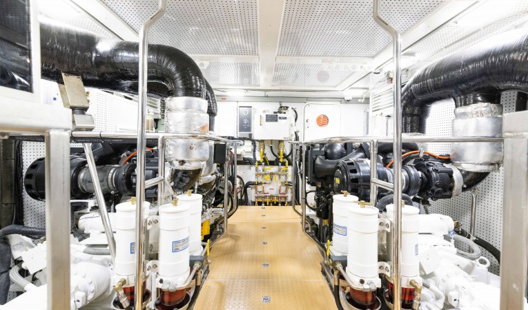 88 Outer Reef Yachts 