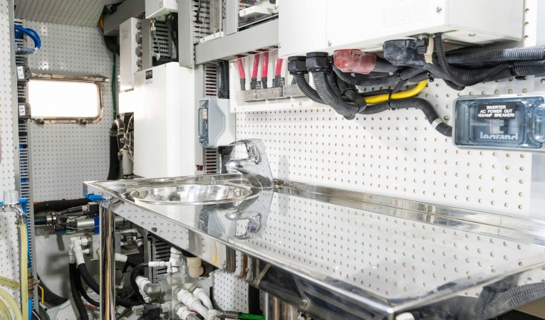 88 Outer Reef Yachts 