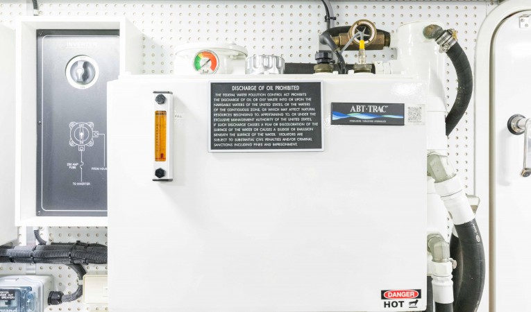 88 Outer Reef Yachts 