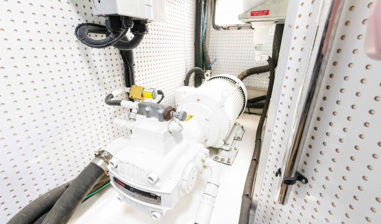 88 Outer Reef Yachts 