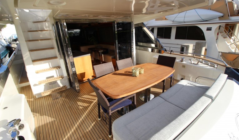 65 Monte Carlo Yachts Cockpit