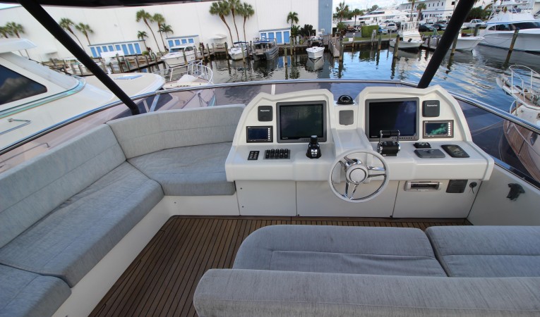 65 Monte Carlo Yachts Flybridge