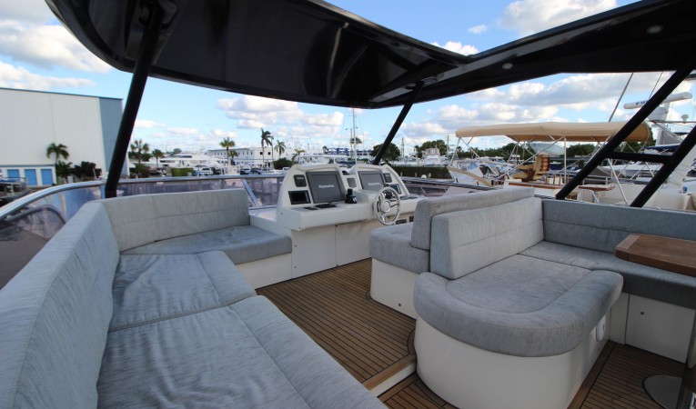 65 Monte Carlo Yachts Flybridge