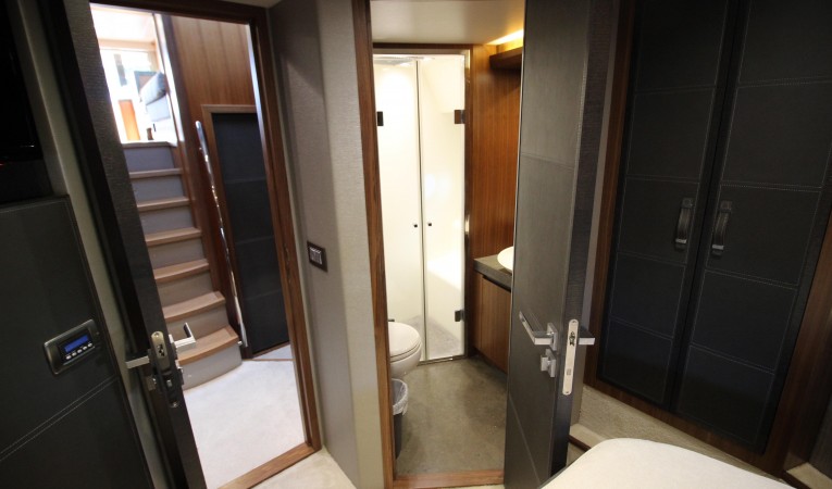 65 Monte Carlo Yachts VIP stateroom